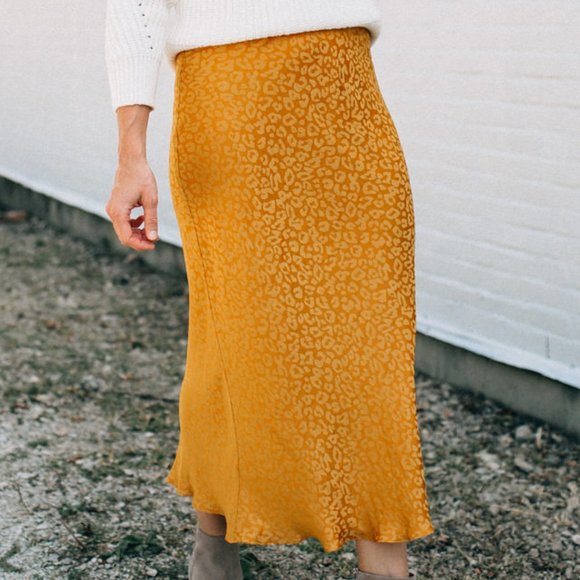 Banana Republic Dresses & Skirts - Banana Republic Leopard Print Slip Skirt